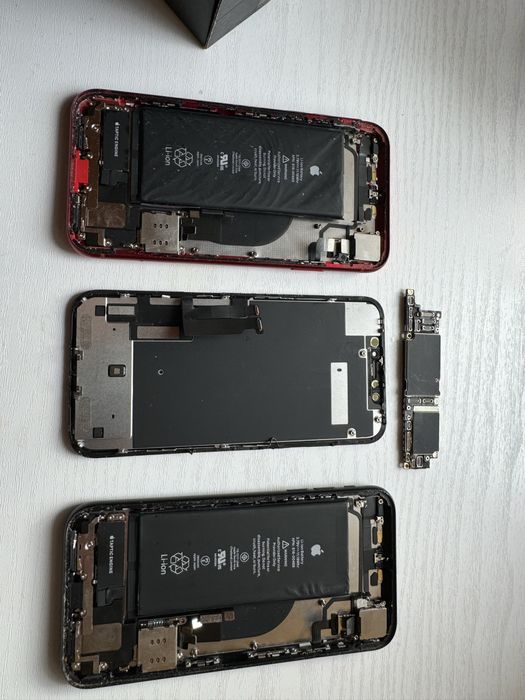 материнська плата до iphone xr також запчастини до нього