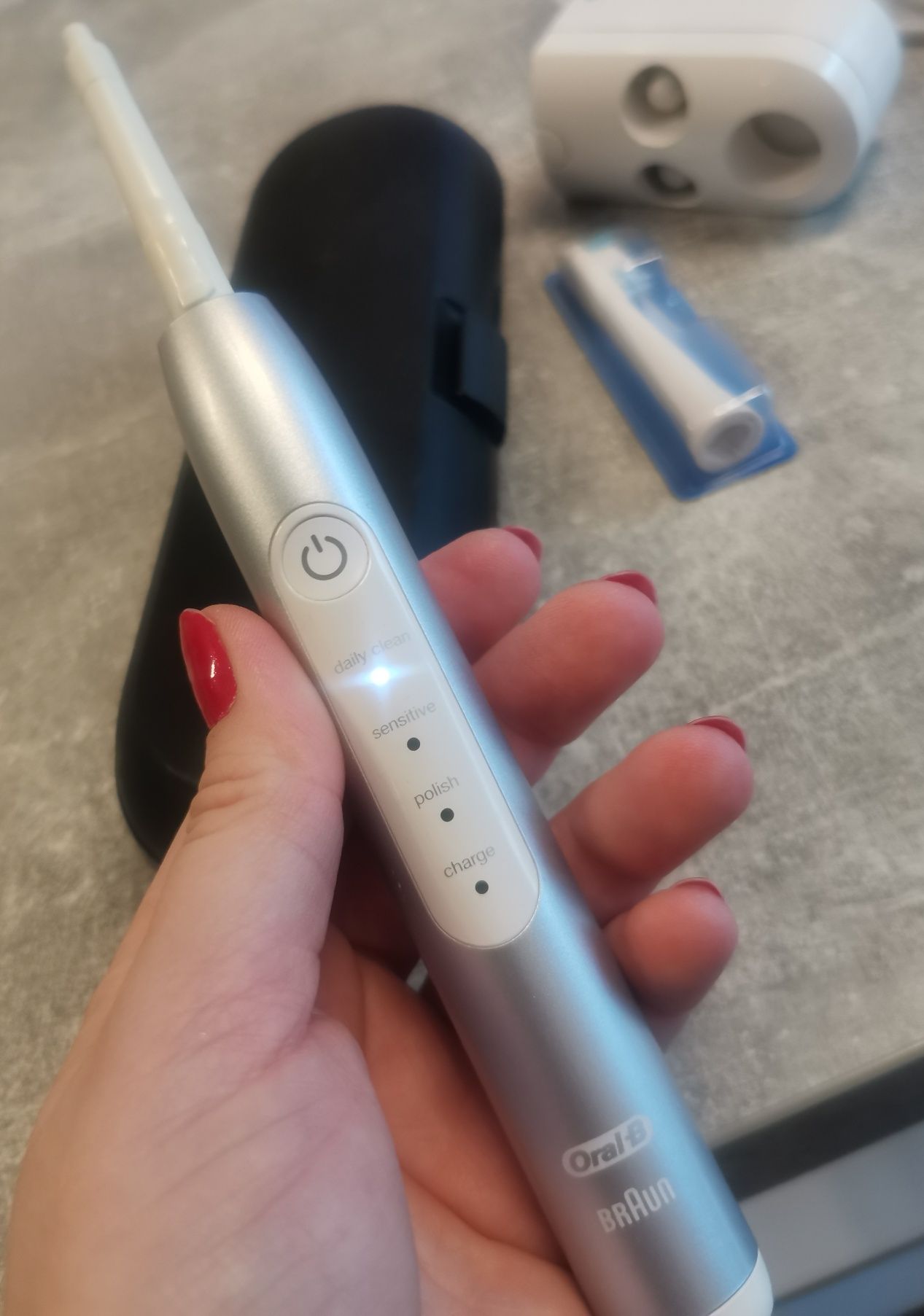 Szczoteczka soniczna ORAL-B  braun PULSONIC Slimluxe