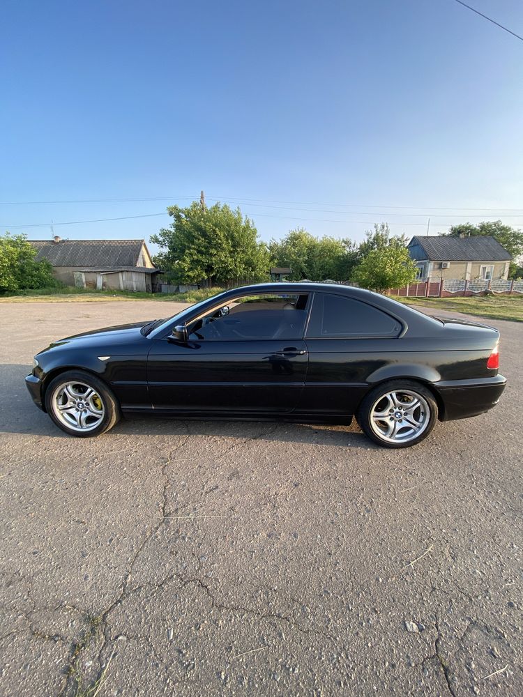 Продам свою BMW 3 купе, с машиной отдаю комплект зимней резины.