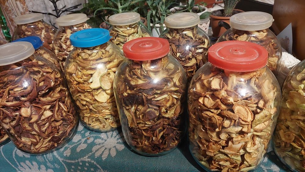 Продам сушені яблука, груші, кріп, цибулю, часник