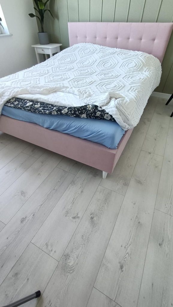 Łóżko tapicerowane sypialniane 160