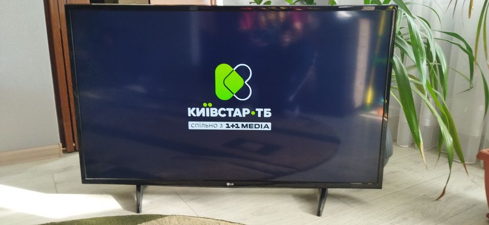 Смарт ТВ LG 43LH590V