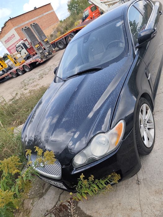 Jaguar xf 2.7 lekko uszkodzony