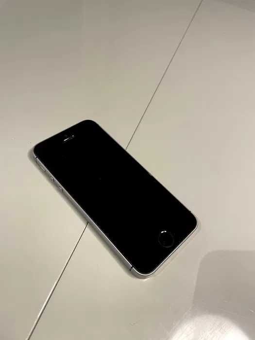 iPhone 5 SE with case and box