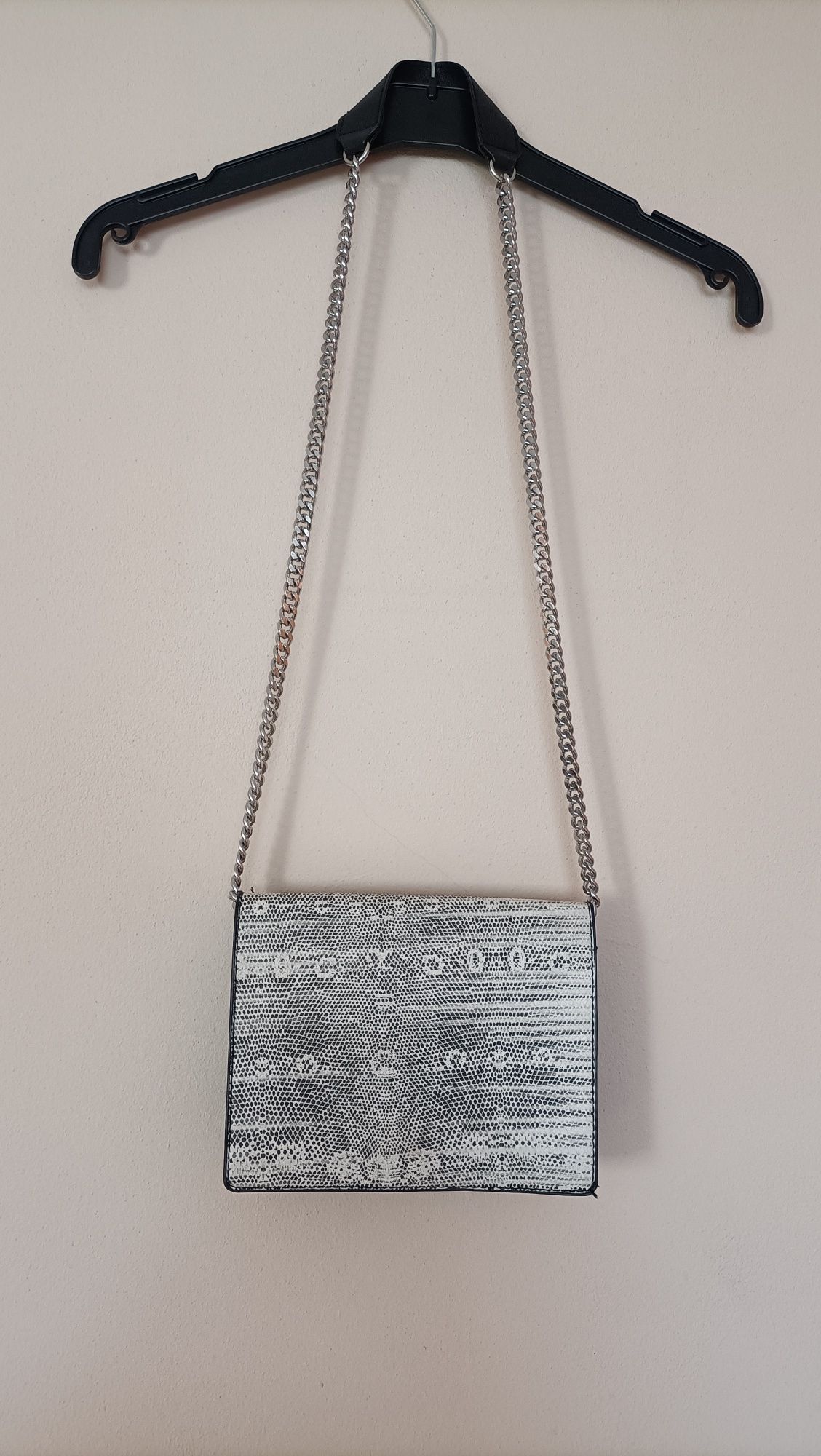Torebka na łańcuszku wzór skóra węża H&M
