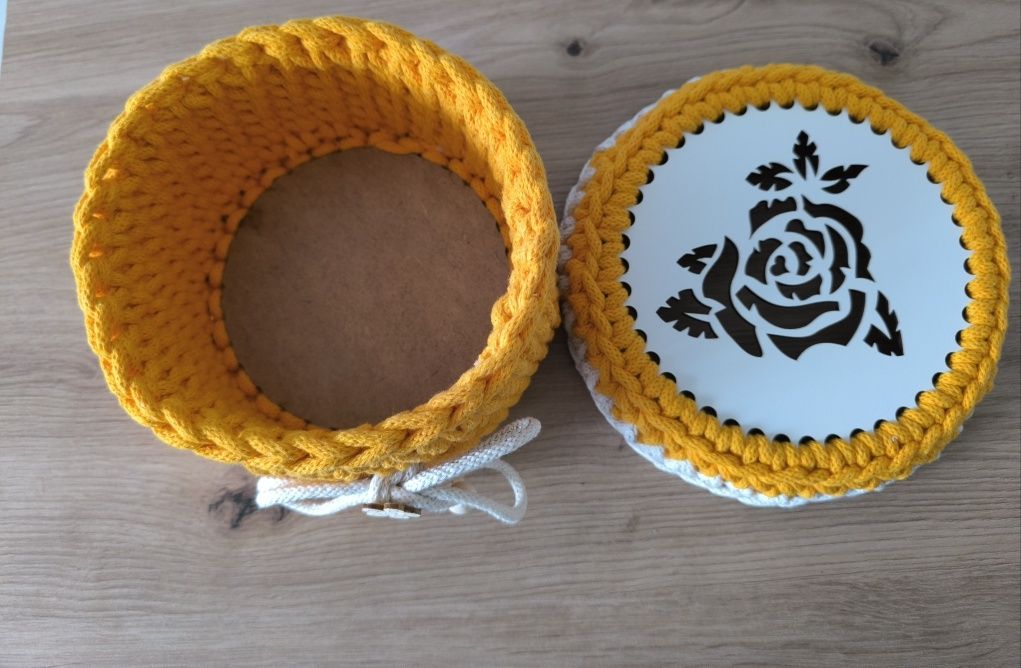 Koszyk ze sznurka ręcznie wykonany na szydełku handmade