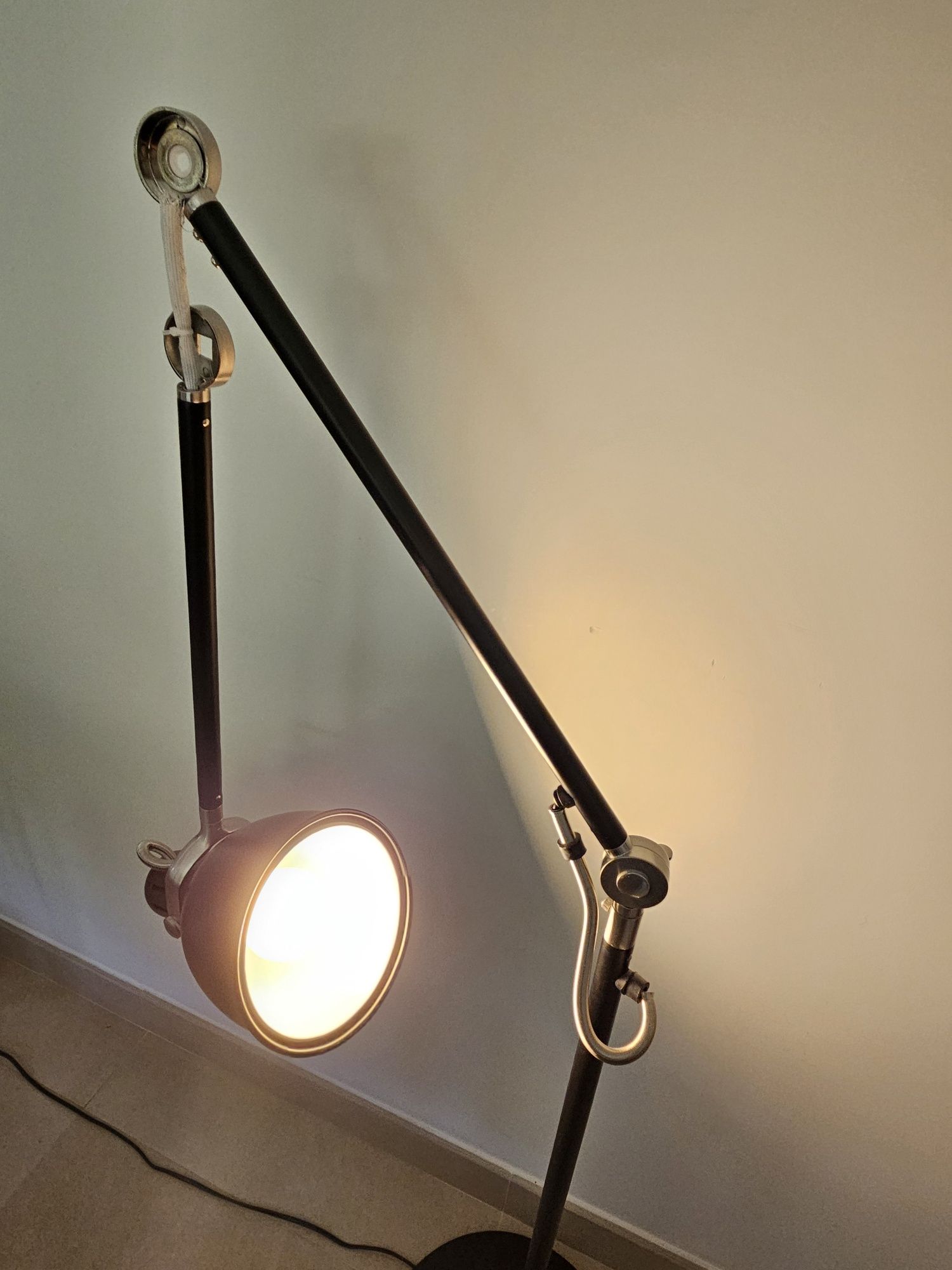 Lampa podłogowa Aröd z Ikea