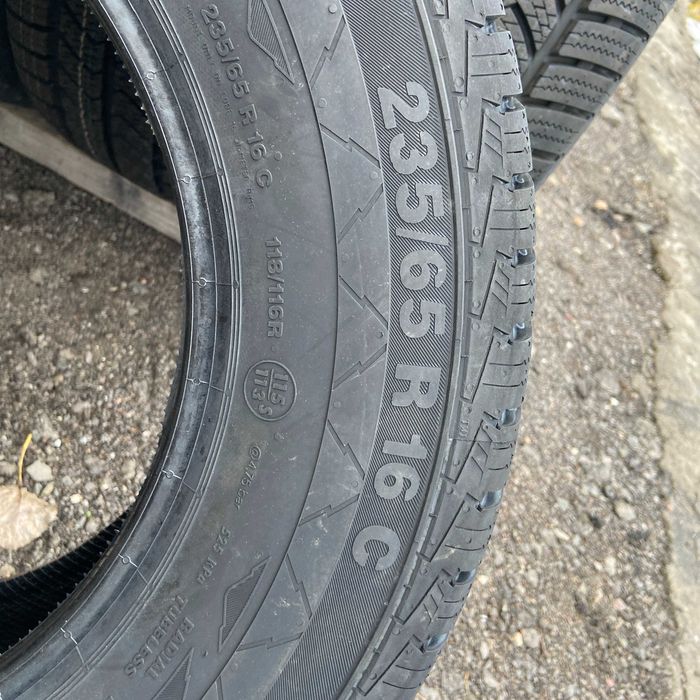 Шини 235/65 r16c Continental VancoWinter 2  25рік