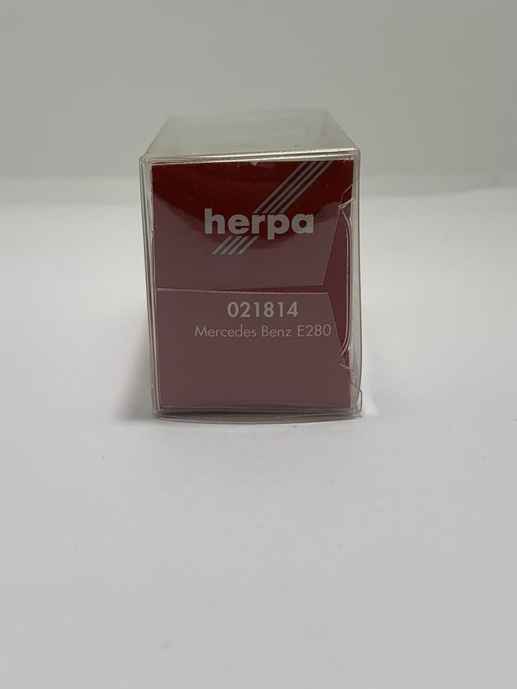Mercedes E 280 da Herpa escala 1/87