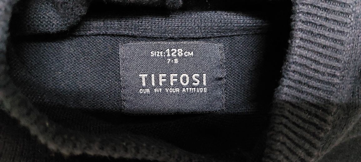 Camisola de malha com gorro da marca Tiffosi para 7/8 anos.