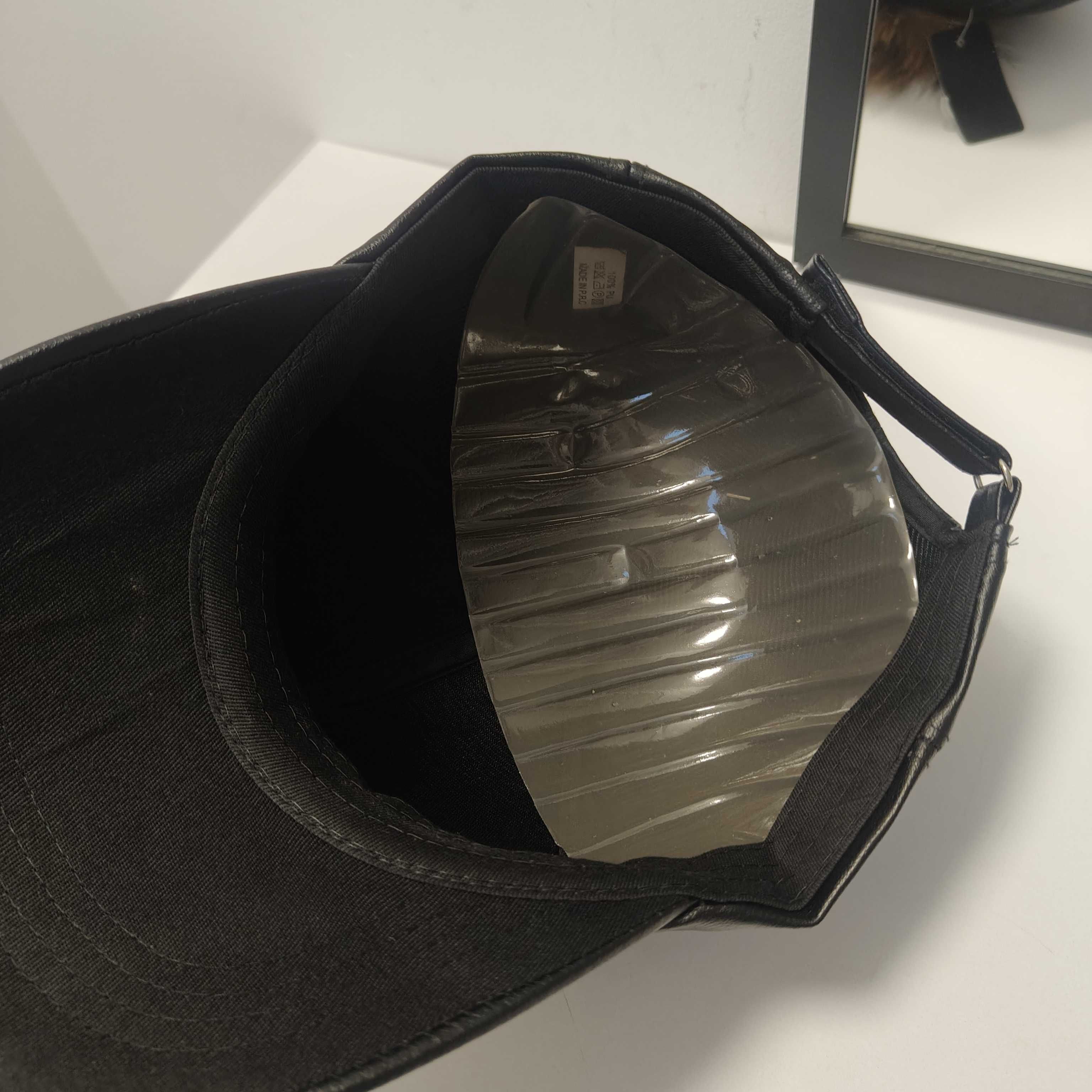 Czapka z daszkiem damska z pomopnem elegancka jak skórzana skóra nowa
