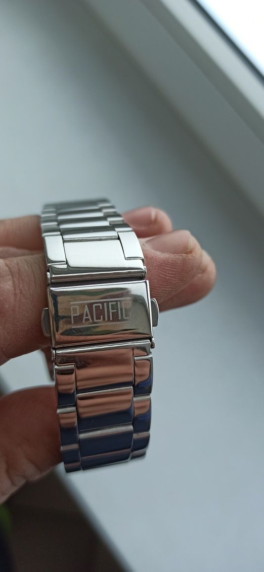 Zegarek kwarcowy PACiFIC używany ładny