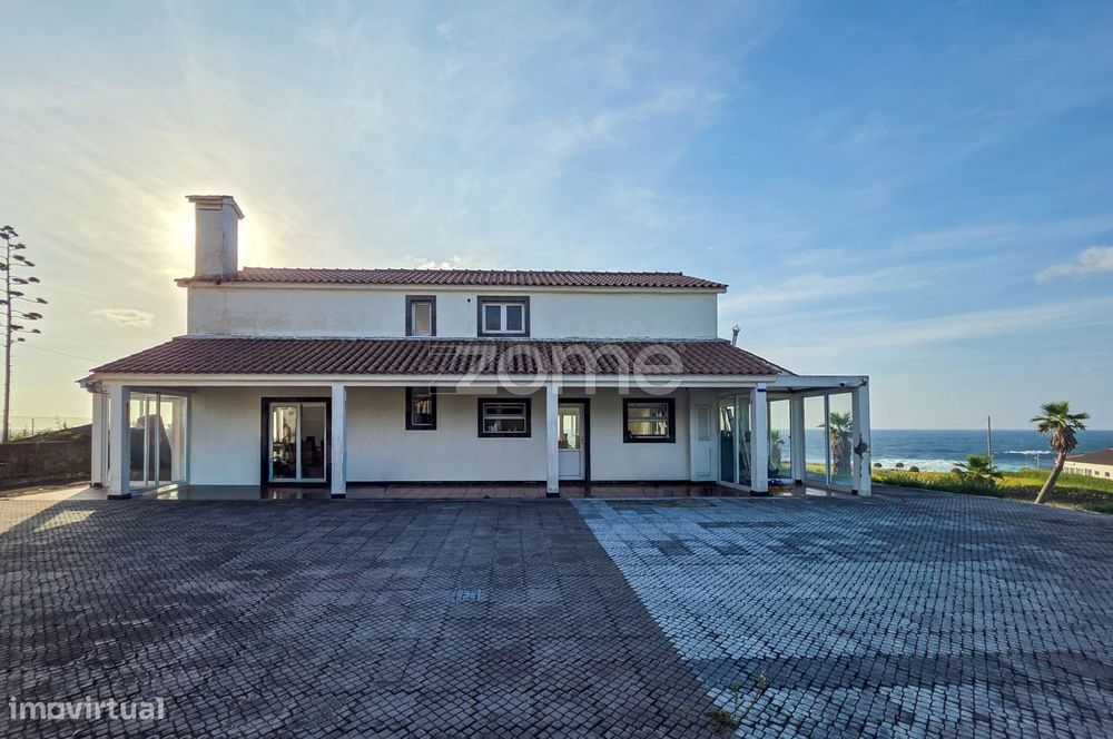 Moradia T3 + Casa de Apoio T2, com Vista Mar e Piscina nos Mosteiros