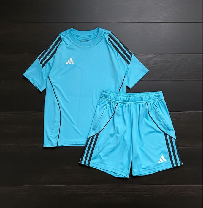 Тренувальний костюм Adidas вік 11/12 років