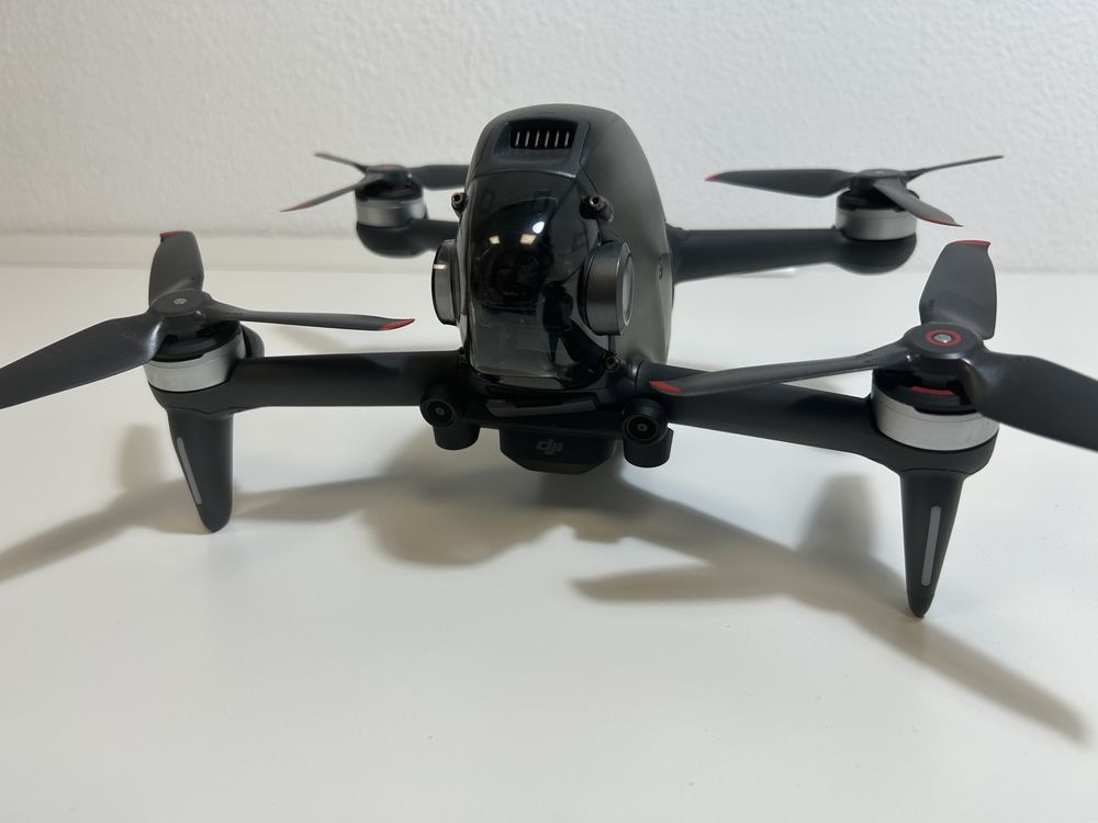 DJI FPV Combo – Drone de Corrida em Excelente Estado