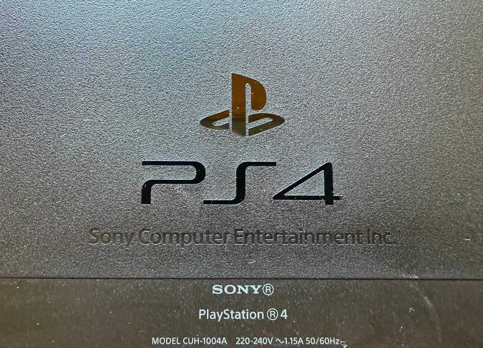 Sony PlayStation 4 - 500 GB CUH-1004A