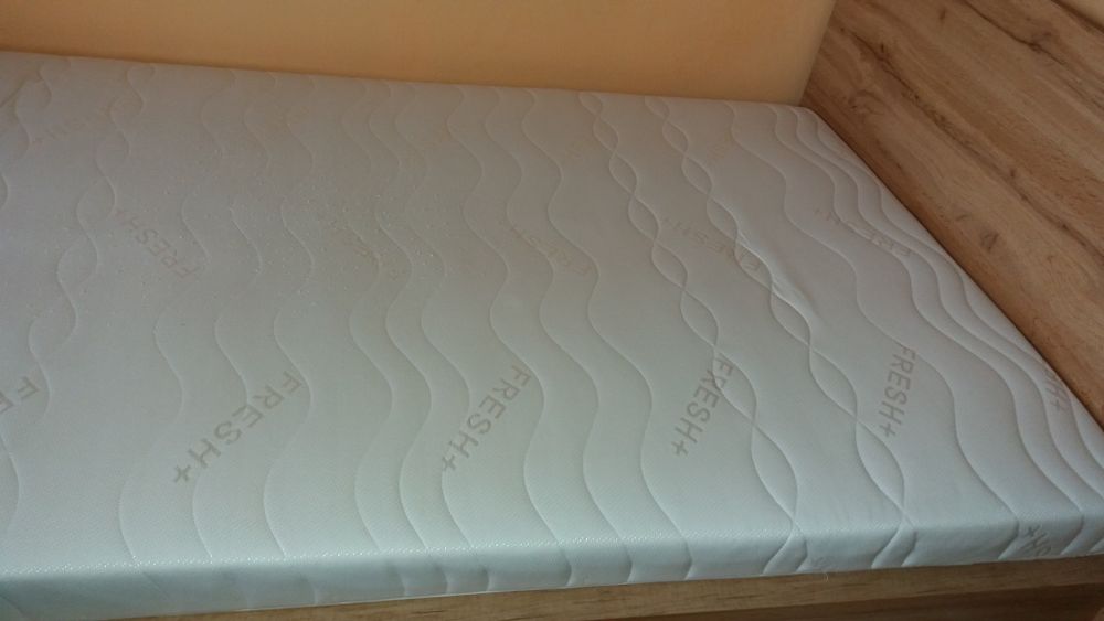 Łóżko z schowkiem.