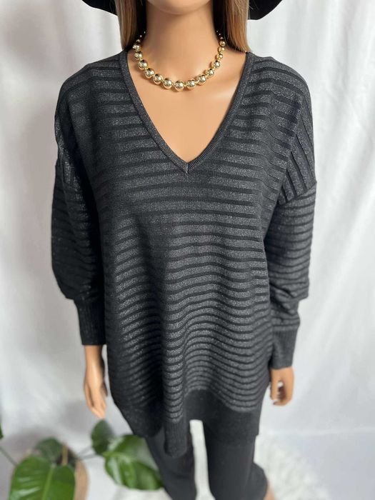 Sweter damski C&A oversize czarny w paski z dekoltem V