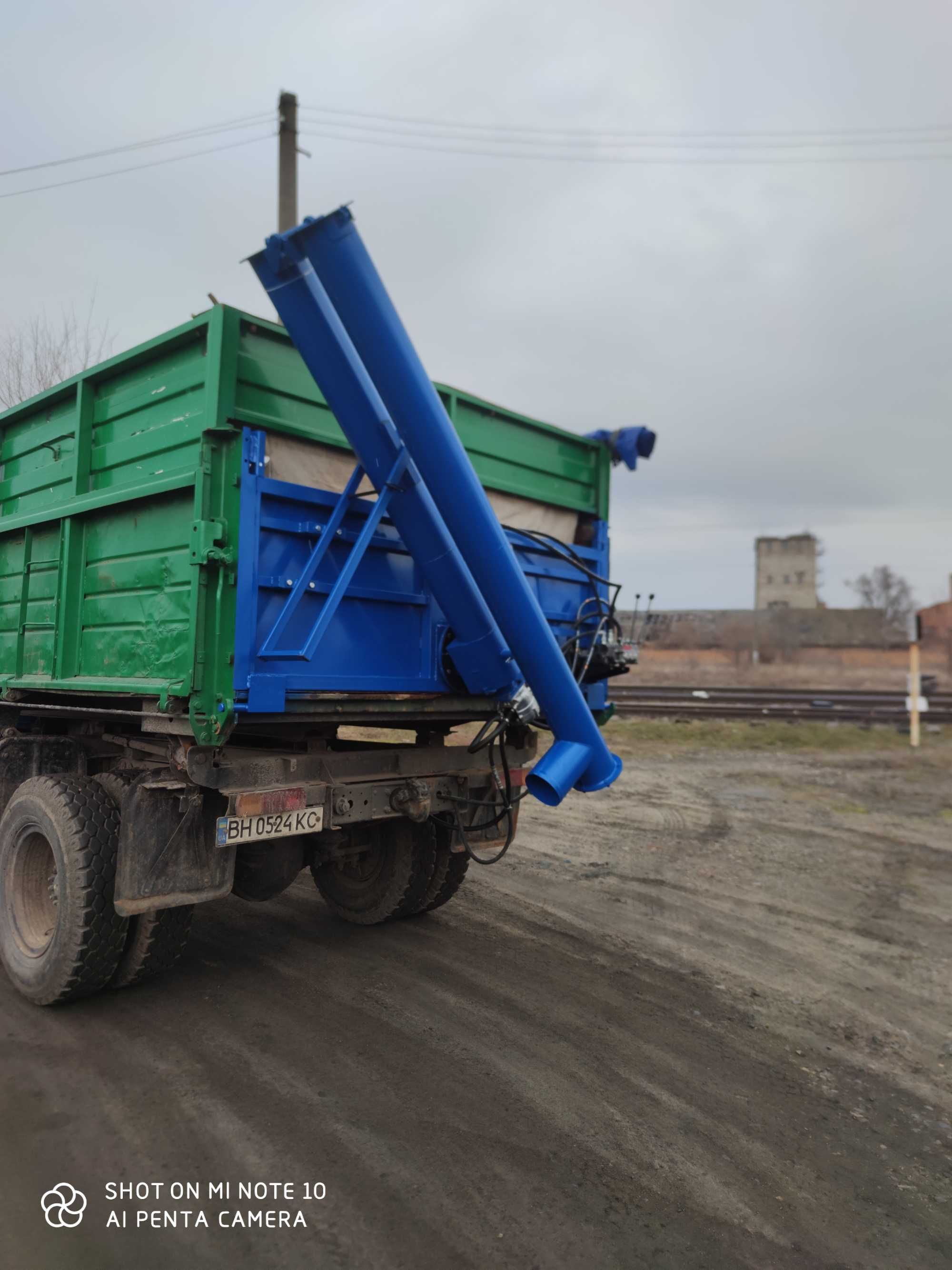 Завантажувач сівалок з протруювачем. ЗС-30.