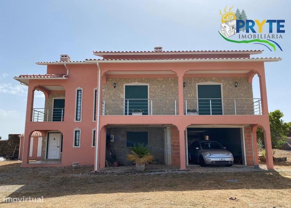 Moradia de tipologia T4 situada em Cruz do Fundão - Troviscal - Sertã