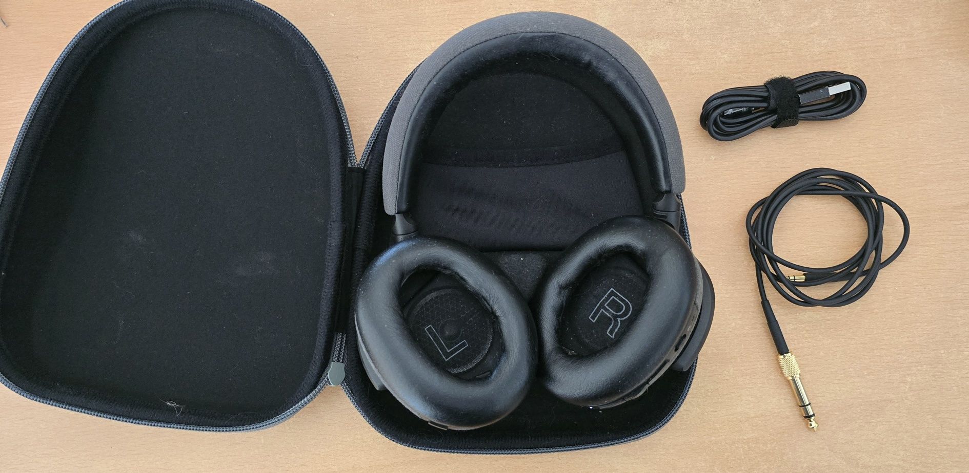 Bowers & Wilkins PX7