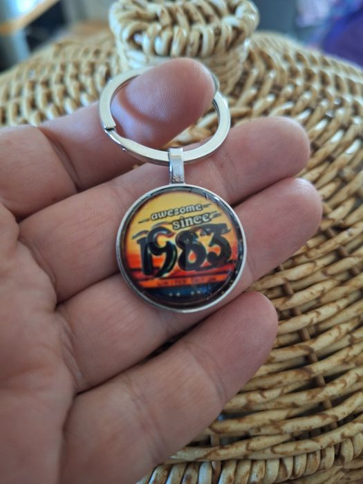 Brelok do kluczy vintage 1983 prezent urodziny mikołajki