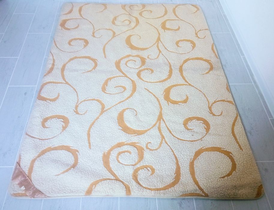 Kołdra 100% wełna owcza+gratis dwie poduszki wełniane oraz rogal wełni