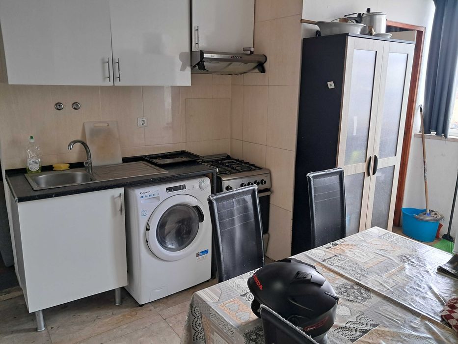 Sotão privado. Central, MetroCHIADO. Está DISPONÍVEL. Ler texto.