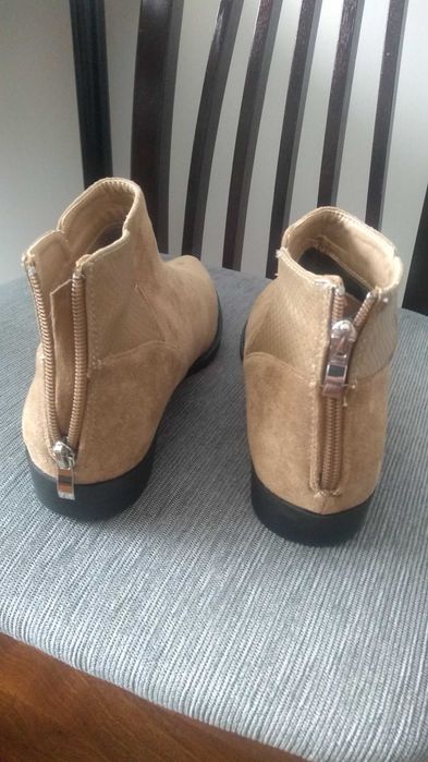 Nowe bezowe botki rozmiar 38