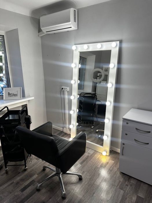 Робоче місце перукаря/ колориста/ майстра по модифікації/ нарощенню