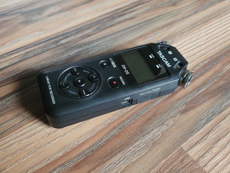 Dyktafon rejestrator cyfrowy Tascam DR-05 uszkodzony