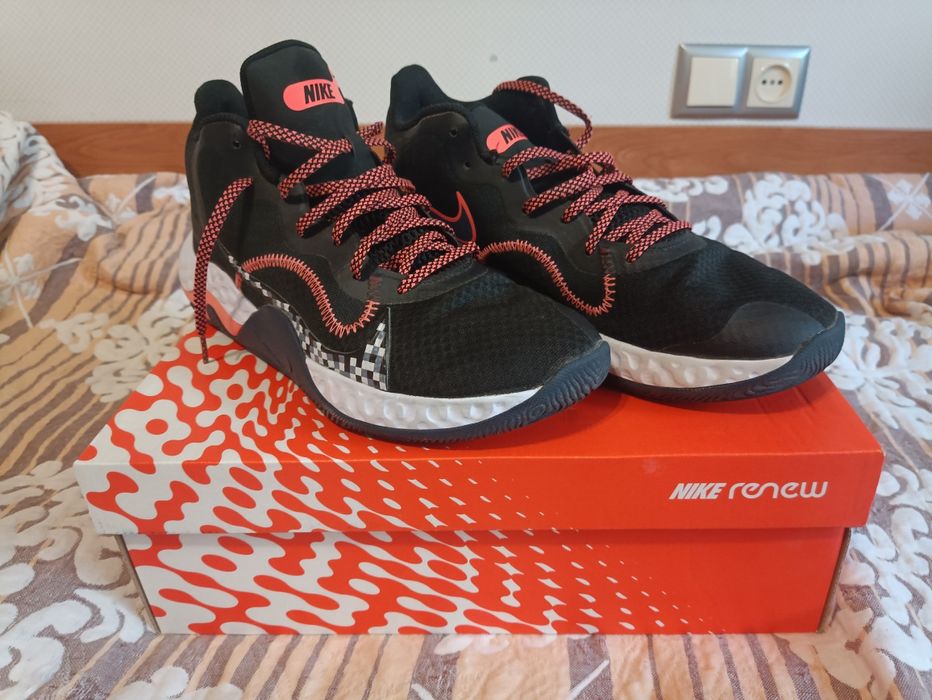 Баскетбольні кросівки NIKE RENEW ELEVATE 44 розмір