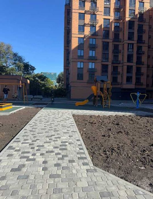 Продам простору   3к квартиру ЖК Аржанова, пр. Слобожанського.