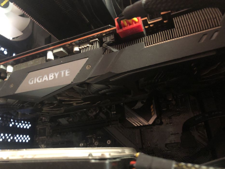 GIGABYTE radeon rx 5700, гарний стан