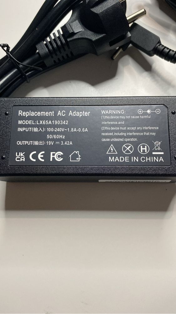 Adapter AC 100-240v 1.8A - 0.6A 19V