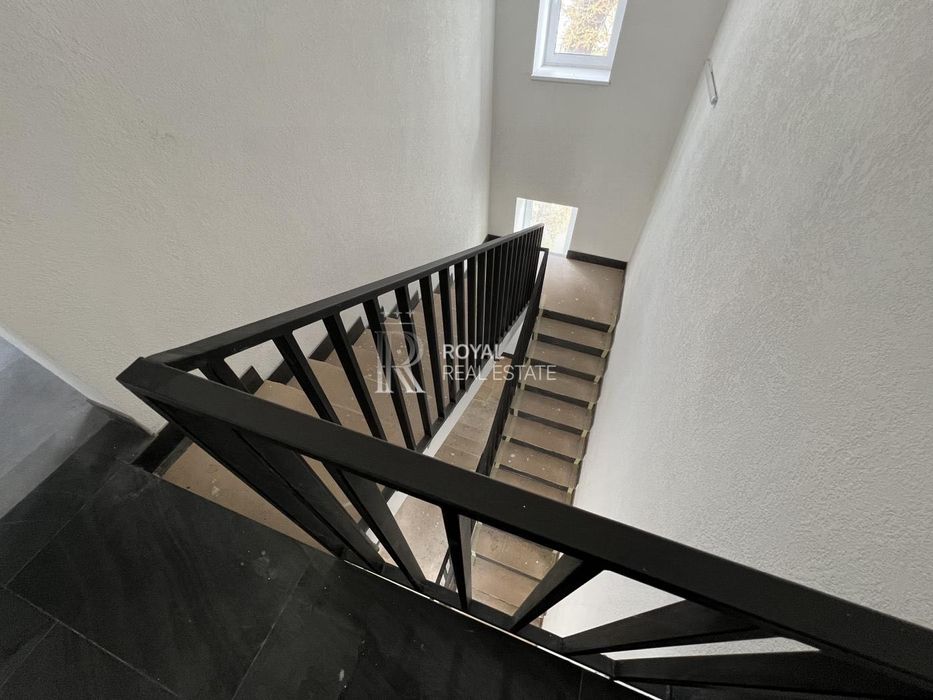 Оренда ОСЗ Офіс 814 м.кв вул. Івана Франка 26 ФАСАД Центр Парковка