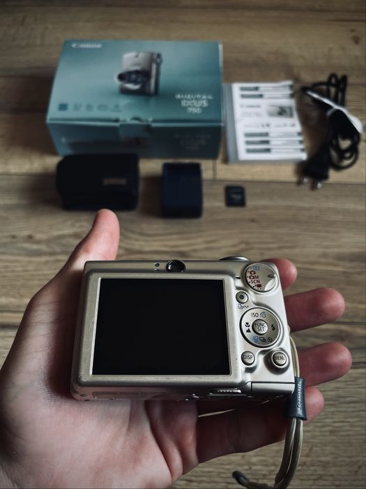 Canon IXUS 750 ПОВНИЙ КОМПЛЕКТ Цифровий Вінтажний Фотоапарат Мильниця
