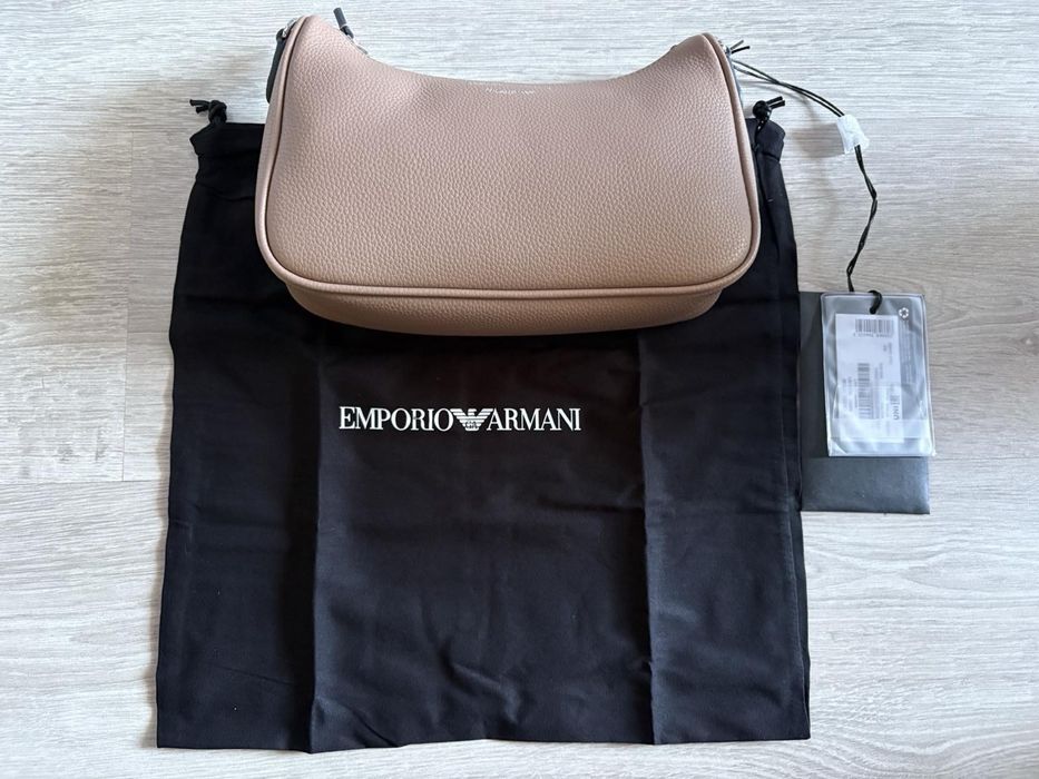 Продам женскую сумку Emporio Armani