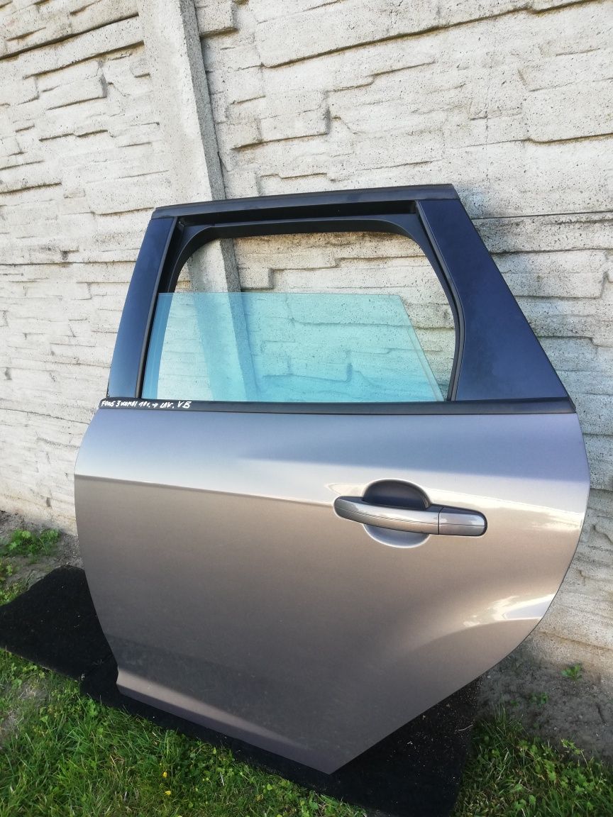 Drzwi lewe tylne lewy tył Ford Focus mk3 III kombi kolor VB w kolor