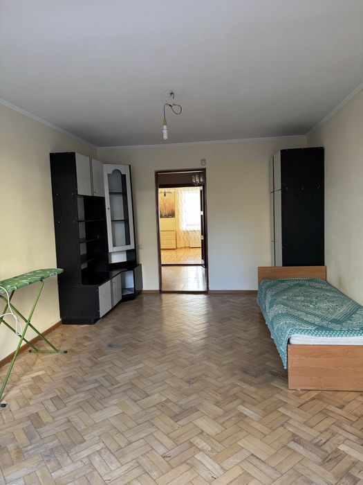 Здається 3 к квартира по Вул. Золотогірська