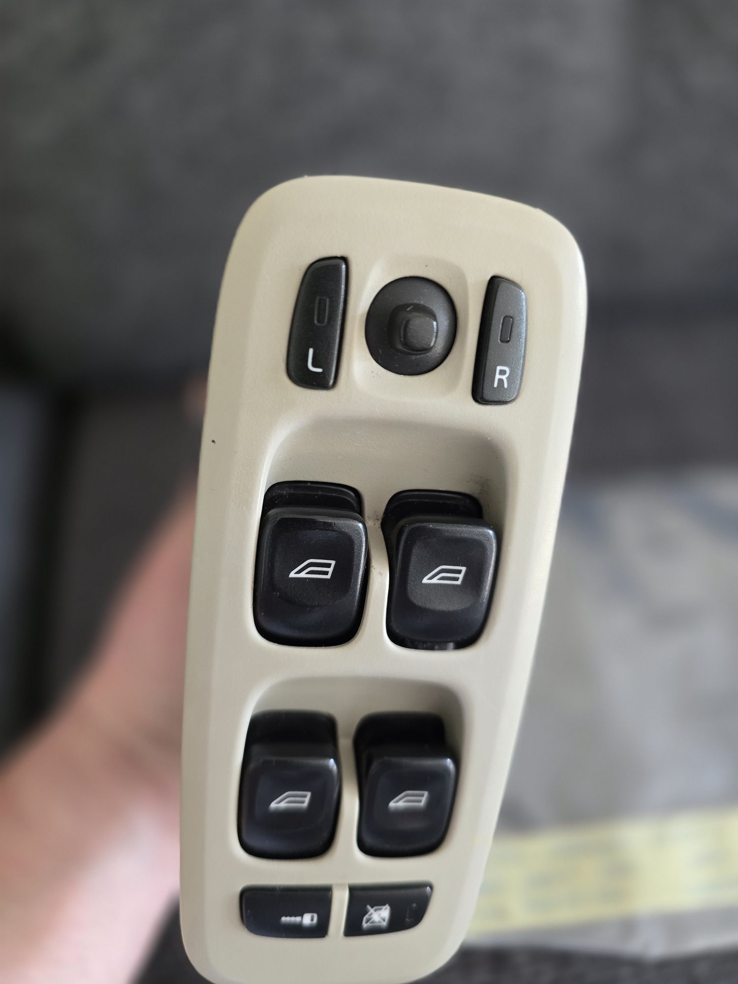 Włącznik sterownik szybami volvo s60 V70II XC70II OAK 2003 R