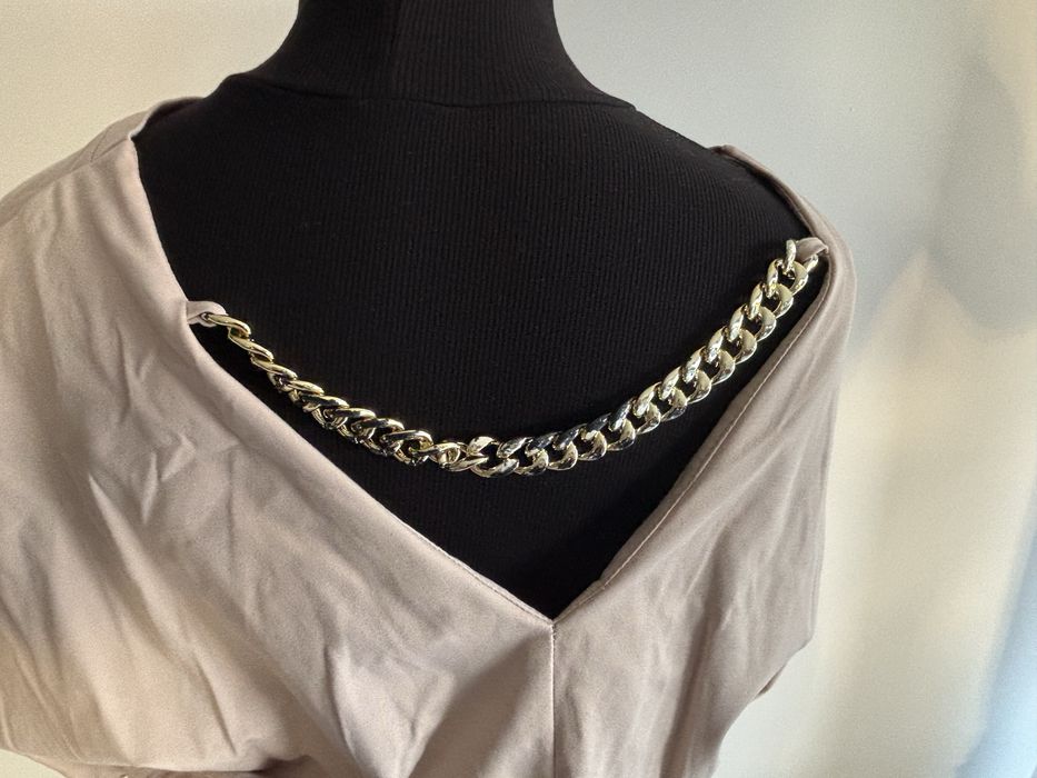 Beżowa sukienka nietoperz ozdobne złoty łańcuch XL 42