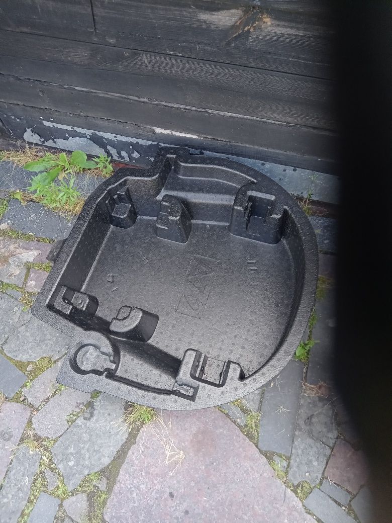 Wkład  koła  zapasowego  peugot 207sw