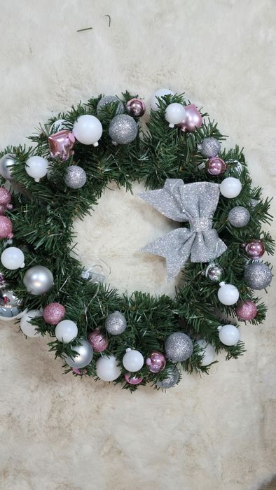 Wieniec różowo biało srebrny