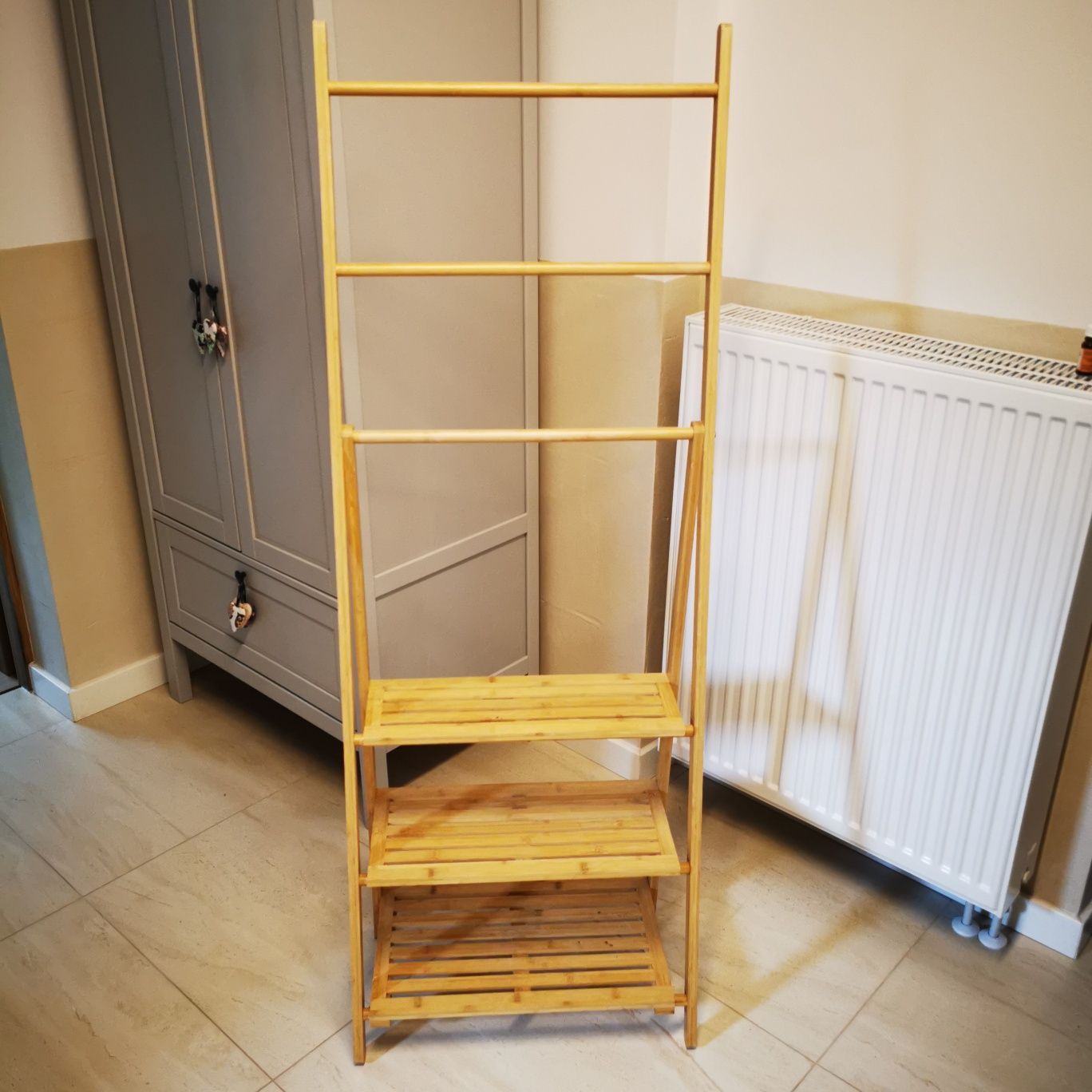 Bambusowy stojak / wieszak polki