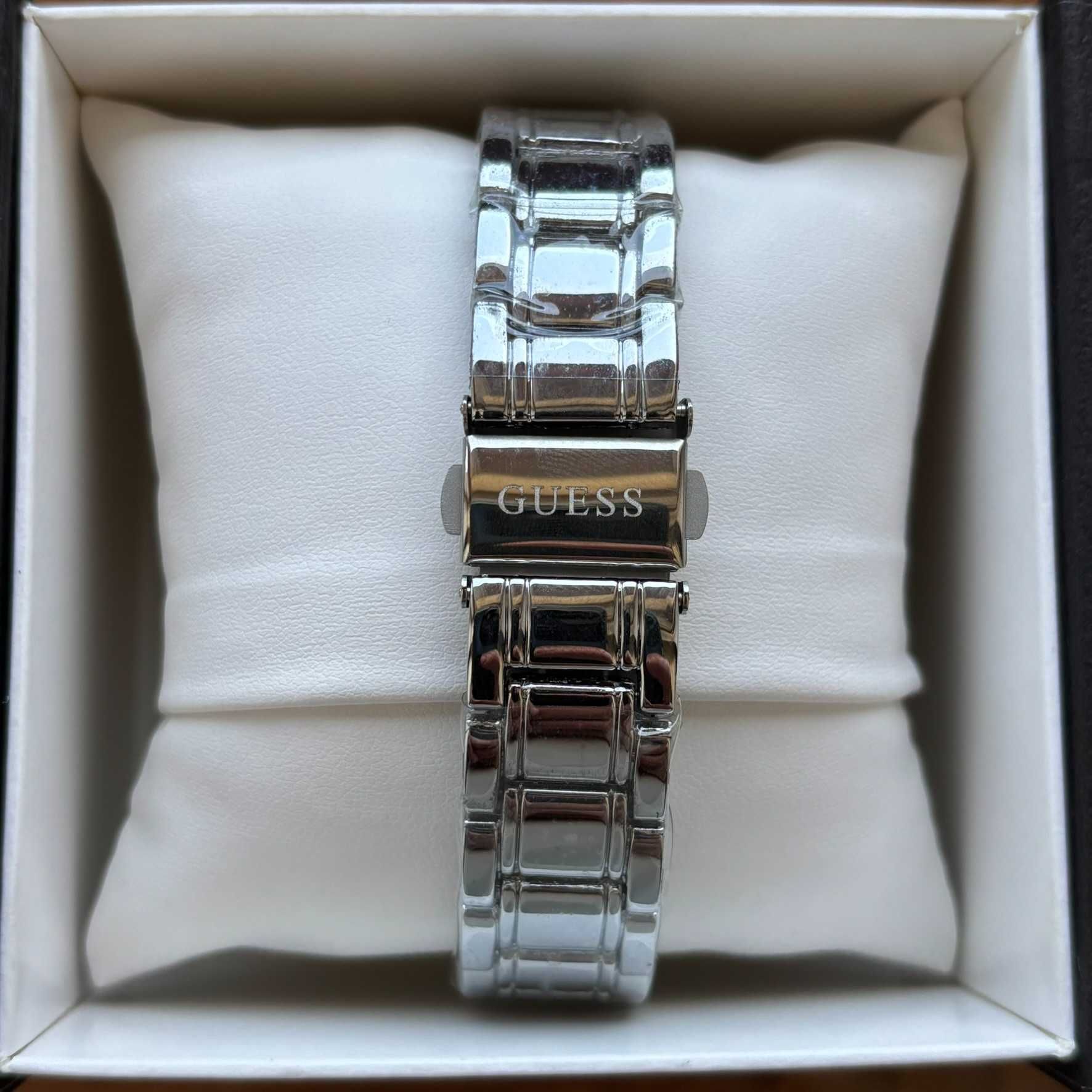 Топ! Жіночий годинник на браслеті Guess срібного кольору