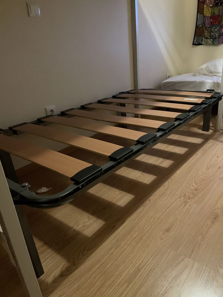 Estrado duplo recolhe debaixo da cama