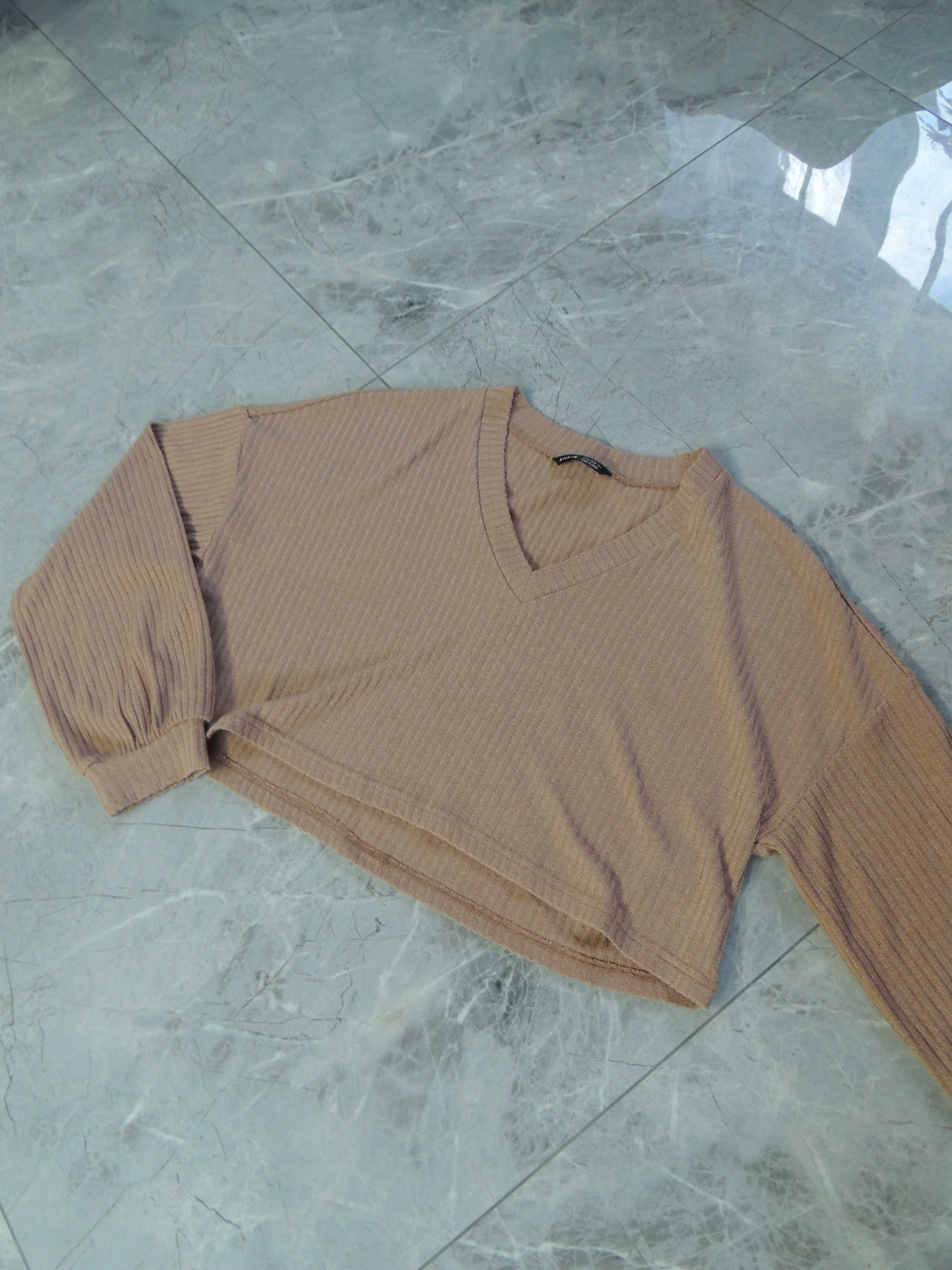 śliczny bardzo krótki sweterek bluza w prążki M