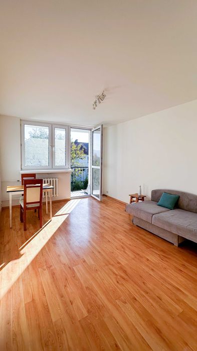 Mieszkanie w bloku: 3 pokoje, balkon, w pełni wyposażona kuchnia, 3p.