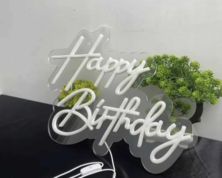 Podświetlana cyfra “18” na wynajem / napis LED Happy Birthday